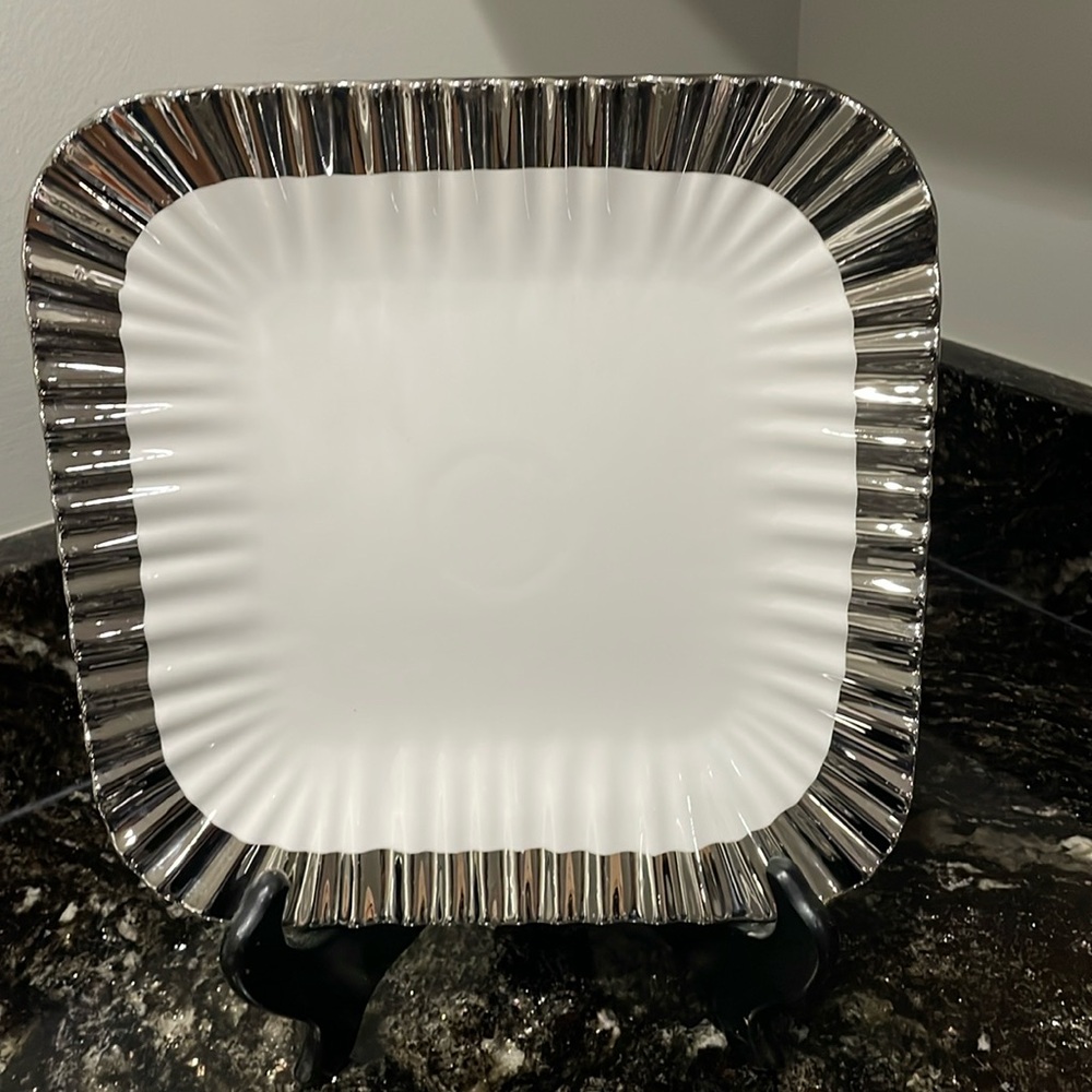 Strawberry Street White with Large Silver Edge Plate